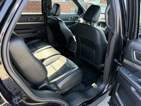 Used 2019 Ford Explorer XLT w/ Equipment Group 202A image 20