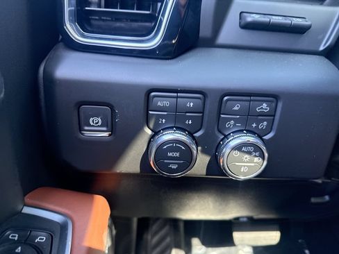 New 2026 GMC Sierra 2500 Denali Ultimate AWD/4WD image 18