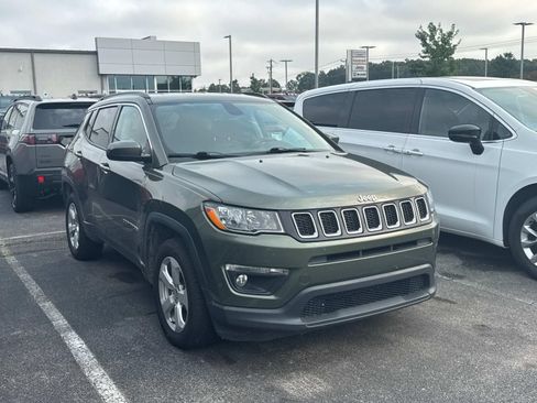 Used 2021 Jeep Compass Latitude w/ Convenience Group AWD/4WD image 2