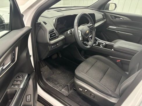 Used 2025 Chevrolet Traverse LT w/ Driver Confidence Package FWD image 14