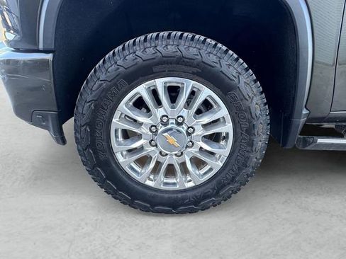 Used 2022 Chevrolet Silverado 2500 High Country w/ Z71 Off-Road Package image 23