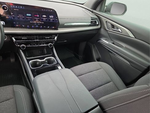 Used 2026 Chevrolet Traverse LT w/ Driver Confidence Package AWD/4WD image 13