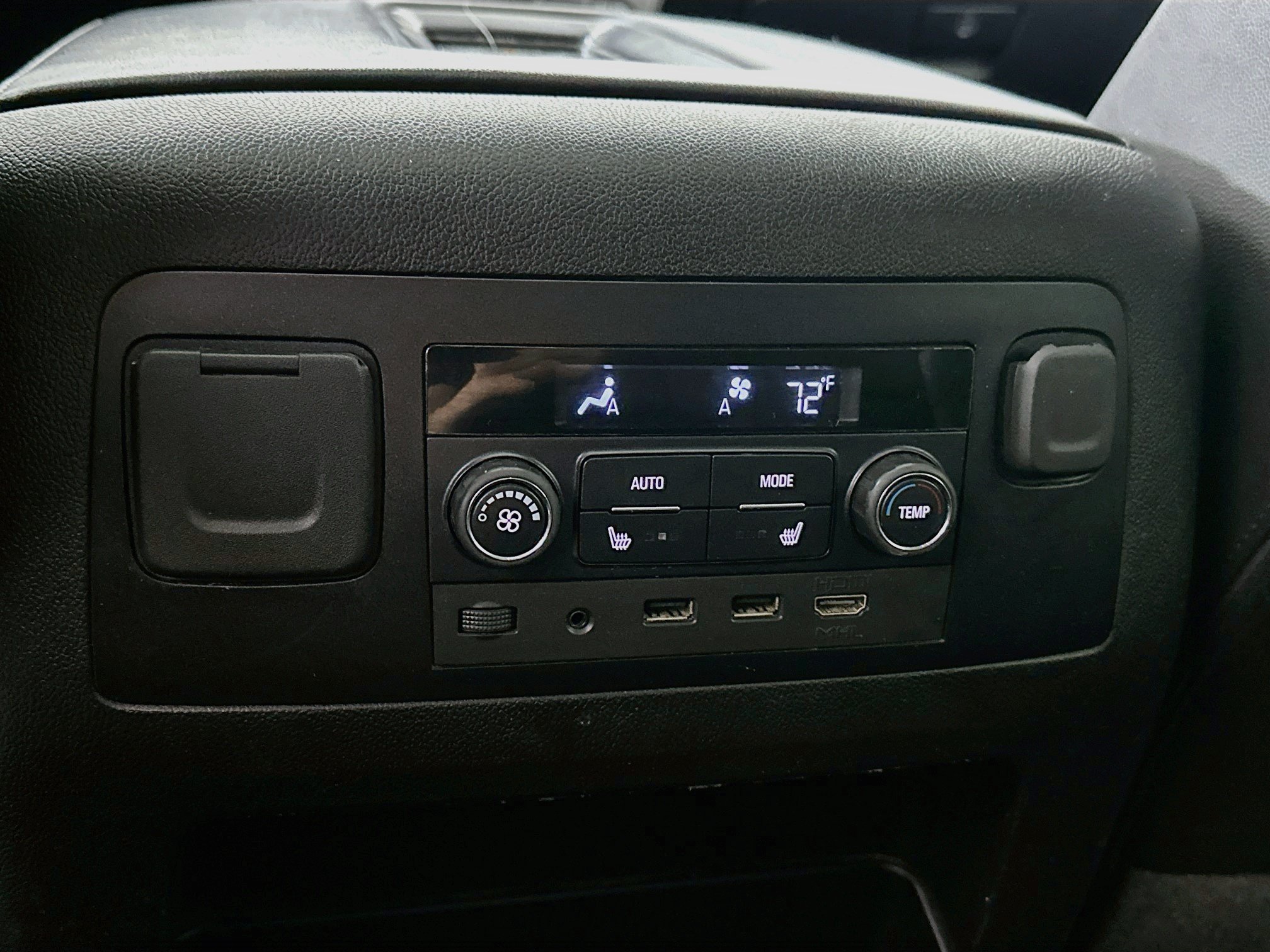 Used 2018 Chevrolet Tahoe Premier AWD/4WD image 27