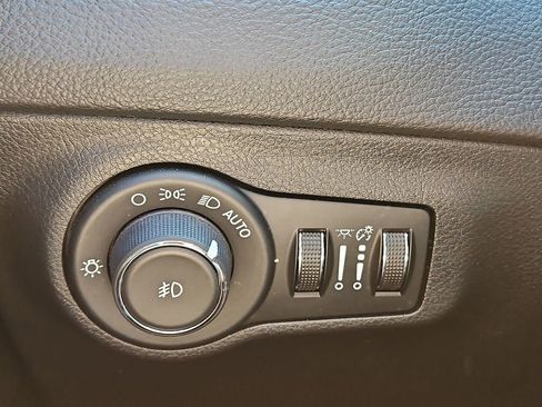 Used 2018 Jeep Compass Trailhawk w/ Cold Weather Group image 24