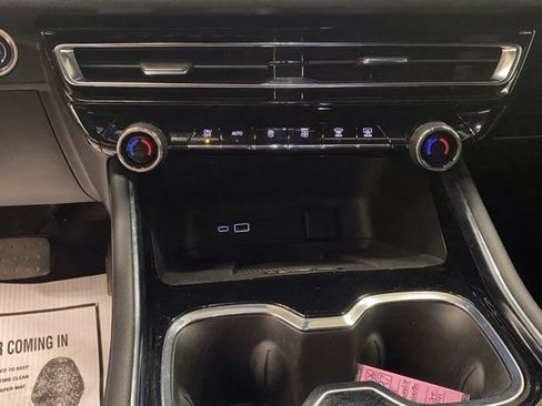 Used 2025 Chevrolet Traverse LT AWD/4WD image 34