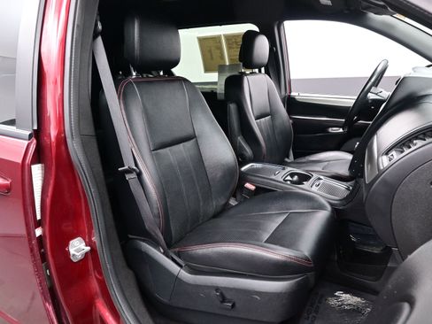Used 2019 Dodge Grand Caravan GT image 13