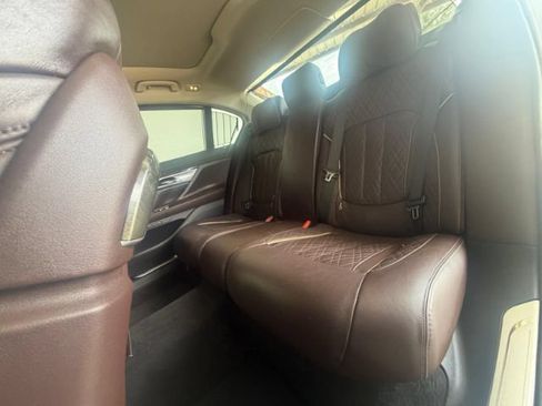 Used 2022 BMW 740i w/ Luxury Rear Seating Package RWD image 9