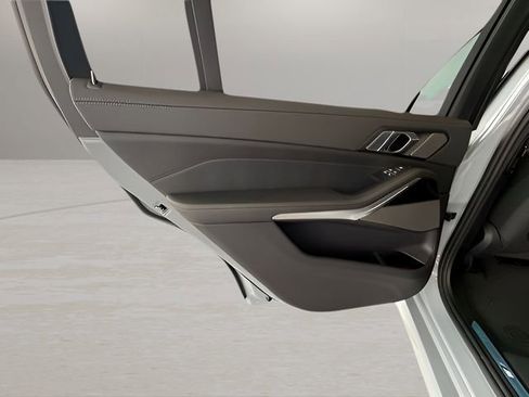 Used 2026 BMW X7 xDrive40i w/ M Sport Package image 23