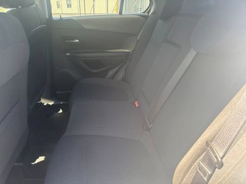 Used 2021 Chevrolet Trax LS w/ Tint and Cruise Package FWD image 9