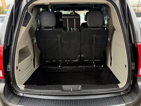 Used 2019 Dodge Grand Caravan SXT image 13