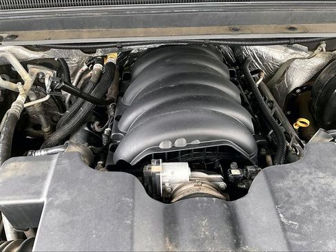 Used 2016 Chevrolet Suburban LS w/ Enhanced Driver Alert Package RWD image 9