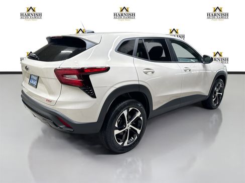 New 2026 Chevrolet Trax RS w/ Driver Confidence Package image 5