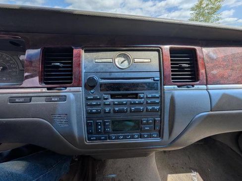 Used 2003 Lincoln Town Car Signature RWD image 36