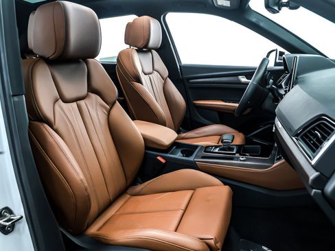 Used 2025 Audi Q5 e Premium Plus image 8