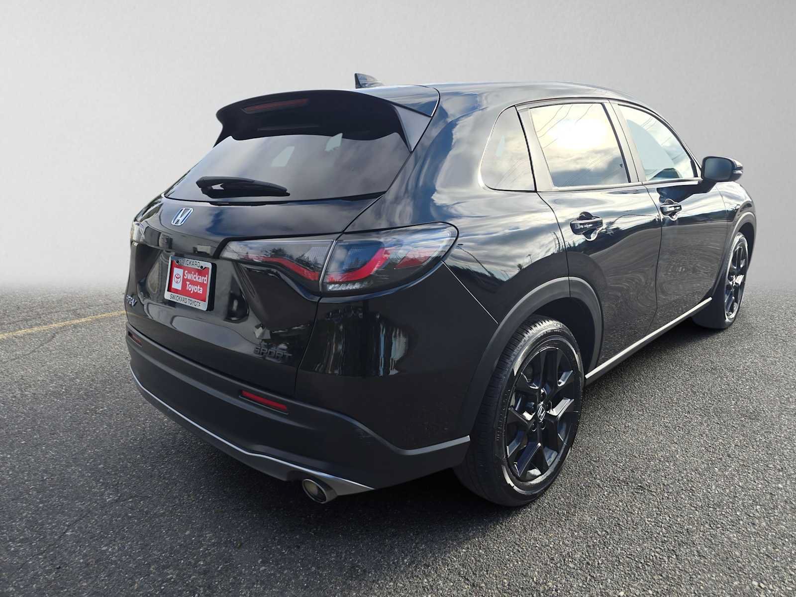 Used 2025 Honda HR-V Sport image 3