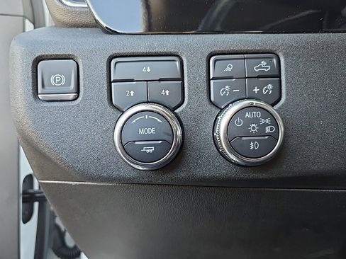 Used 2024 GMC Sierra 3500 SLE w/ SLE Value Package image 17