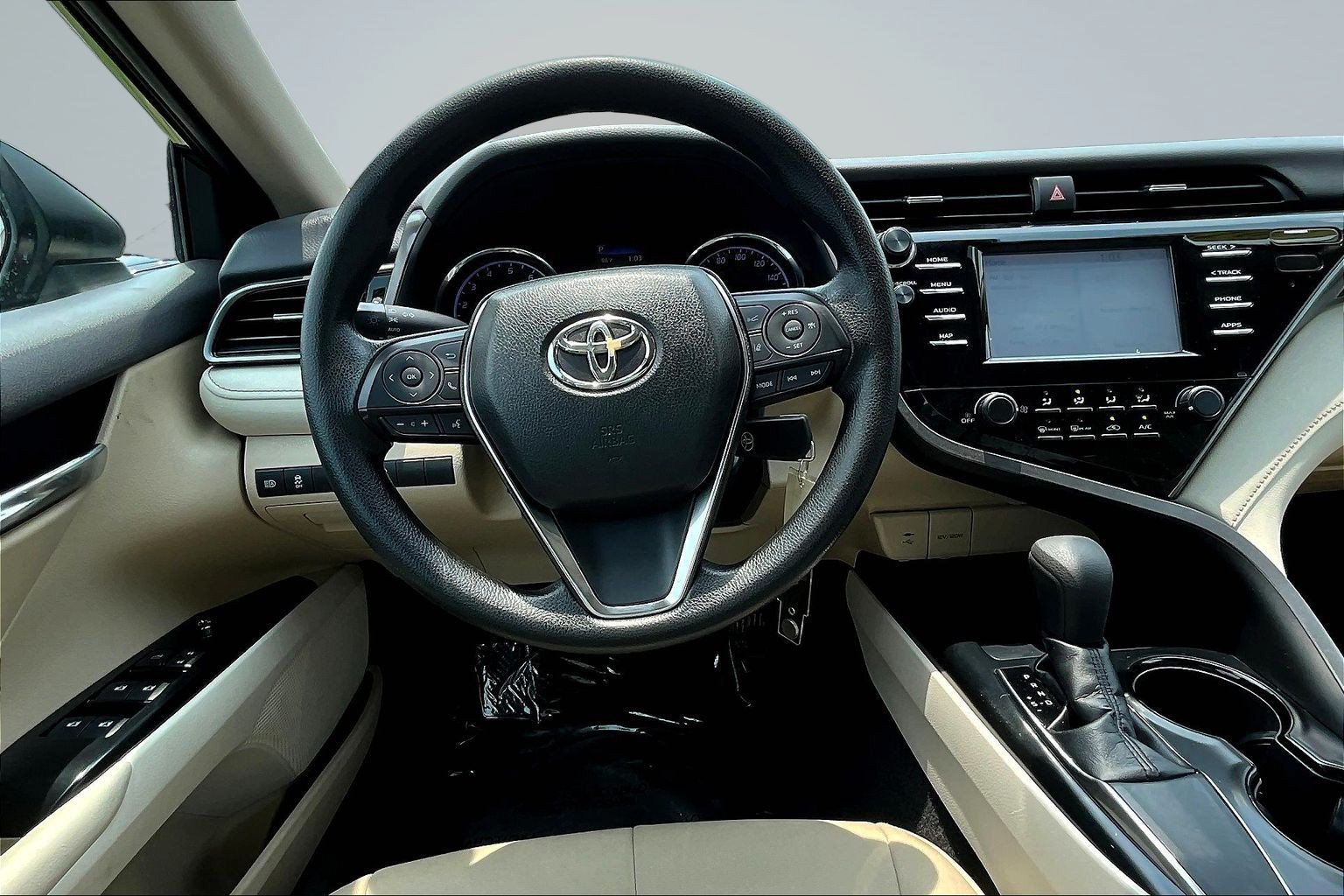 Used 2019 Toyota Camry LE FWD image 7