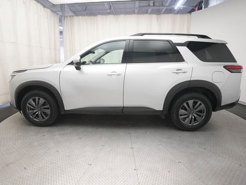 Used 2024 Nissan Pathfinder SV AWD/4WD image 24
