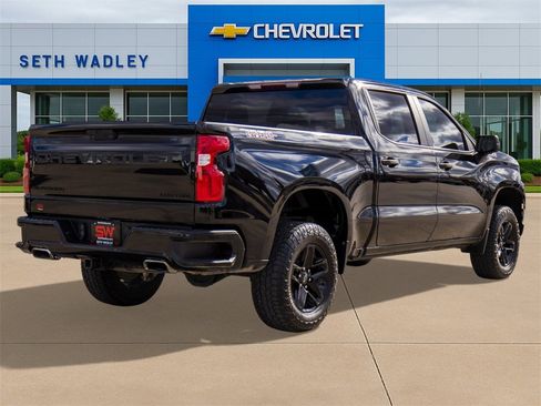 Used 2021 Chevrolet Silverado 1500 Custom Trail Boss w/ LPO, Dark Essentials Package image 7