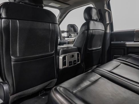 Used 2019 Ford F250 Lariat w/ Lariat Ultimate Package AWD/4WD image 39