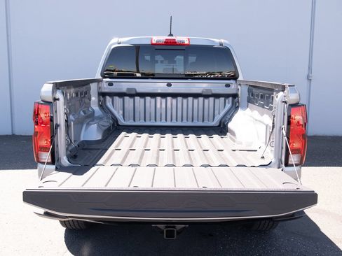Used 2024 Chevrolet Colorado Trail Boss w/ Advanced Trailering Package AWD/4WD image 18