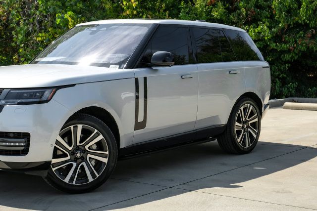 Used 2023 Land Rover Range Rover SE AWD/4WD image 4