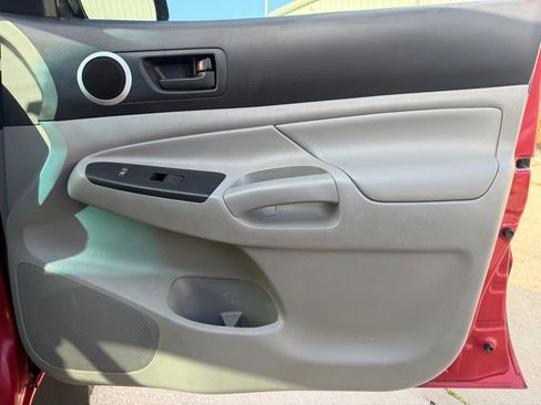 Used 2015 Toyota Tacoma PreRunner w/ SR5 Package image 16