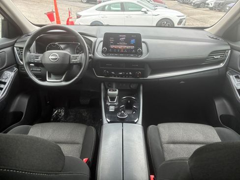 Used 2025 Nissan Rogue SV AWD/4WD image 28