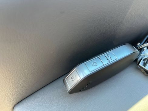 Used 2026 Kia Carnival FWD image 18