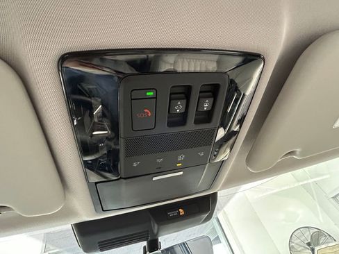 New 2025 Mitsubishi Outlander SEL image 40