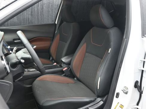 Used 2023 Nissan Kicks SR w/ Exterior Package FWD image 11