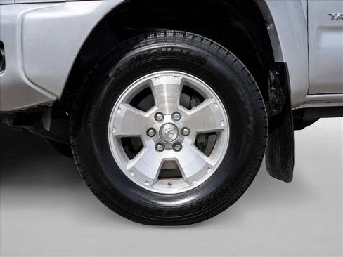 Used 2012 Toyota Tacoma 4x4 Access Cab V6 w/ TRD Off-Road Pkg image 10