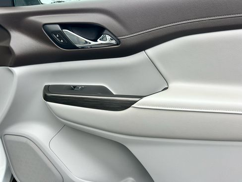 Used 2019 GMC Acadia SLT image 12