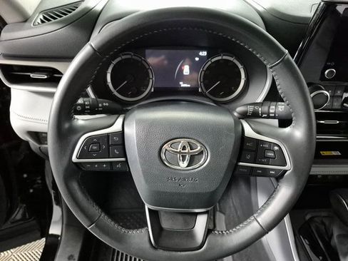 Certified 2024 Toyota Highlander XLE image 11