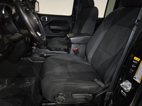 Used 2021 Jeep Gladiator Willys image 20