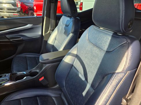 Used 2022 Chevrolet Bolt EUV LT w/ Convenience Package image 28
