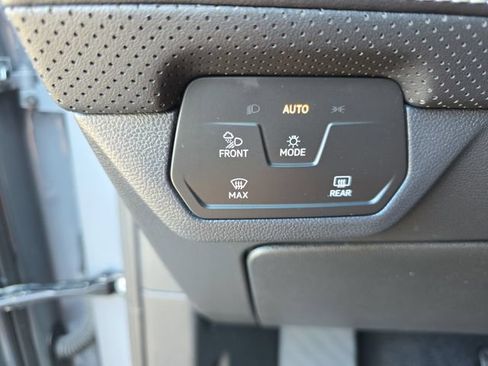 Used 2024 Volkswagen Atlas Cross Sport SE AWD/4WD image 24