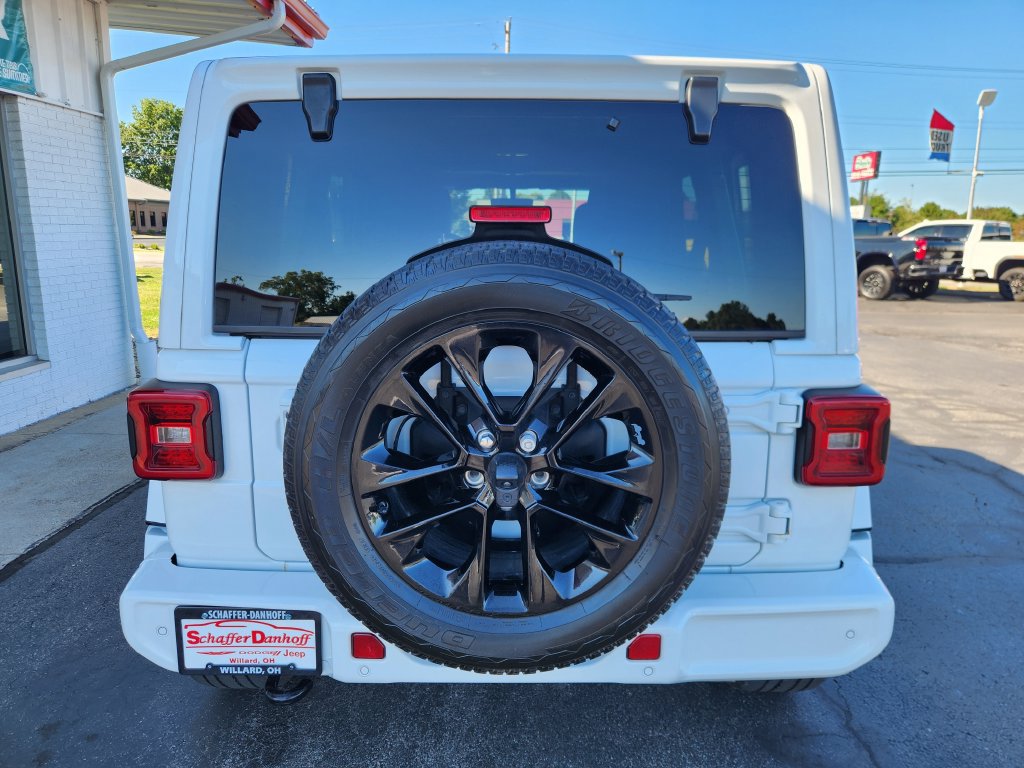 Used 2021 Jeep Wrangler Unlimited Sahara AWD/4WD image 4