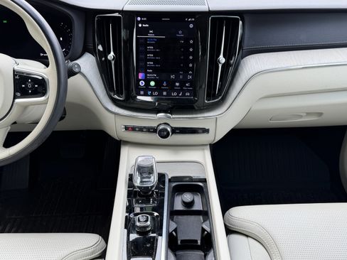 Used 2023 Volvo XC60 B5 Ultimate w/ Climate Package AWD/4WD image 9