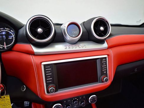Used 2015 Ferrari California T RWD image 57
