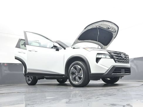 Used 2025 Nissan Rogue SV FWD image 52