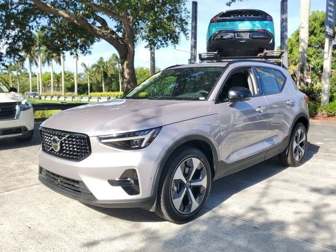 Certified 2026 Volvo XC40 B5 Plus AWD/4WD image 3
