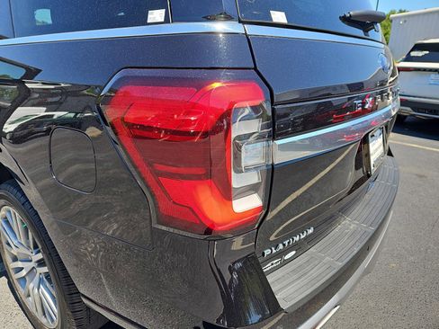 Used 2024 Ford Expedition Platinum RWD image 38
