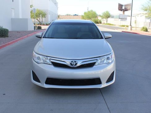 Used 2014 Toyota Camry LE FWD image 2