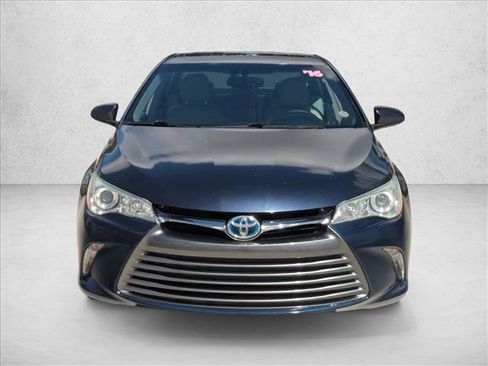 Used 2016 Toyota Camry XLE w/ Moonroof Package image 2