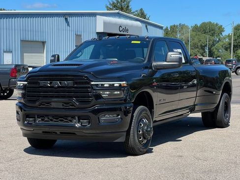 Used 2025 RAM 3500 Laramie AWD/4WD image 52