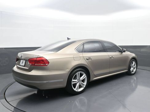 Used 2015 Volkswagen Passat TDI SEL Premium FWD image 7