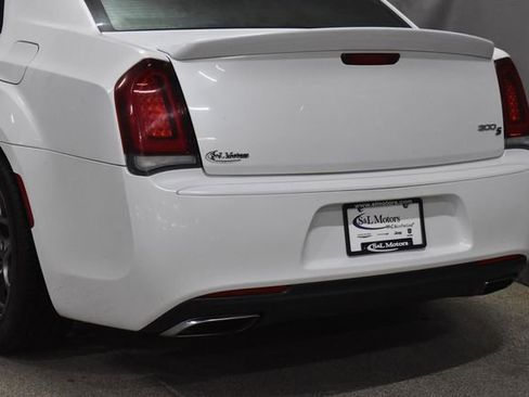 Used 2015 Chrysler 300 S image 9