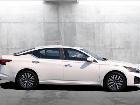 Certified 2025 Nissan Altima 2.5 SV w/ SV Premium Package FWD image 5
