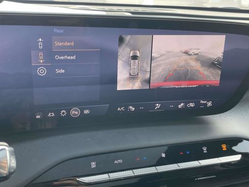 Used 2025 Buick Enclave Avenir w/ Super Cruise Package image 2